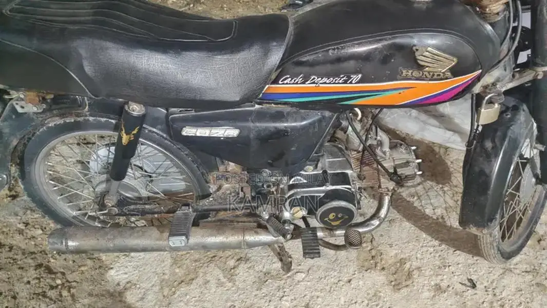 2011 CD 70 Motorcycle with General Karwaya Engine