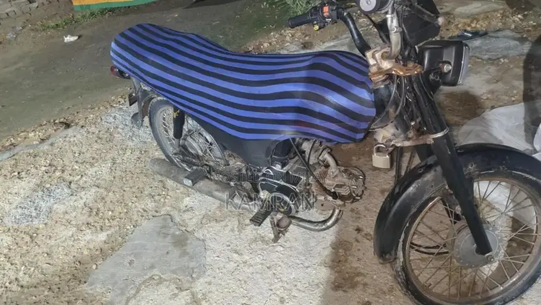 2011 CD 70 Motorcycle with General Karwaya Engine