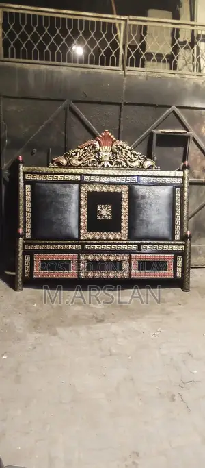 Classic Iron Bed Frame - Durable and Elegant Bedroom Furniture