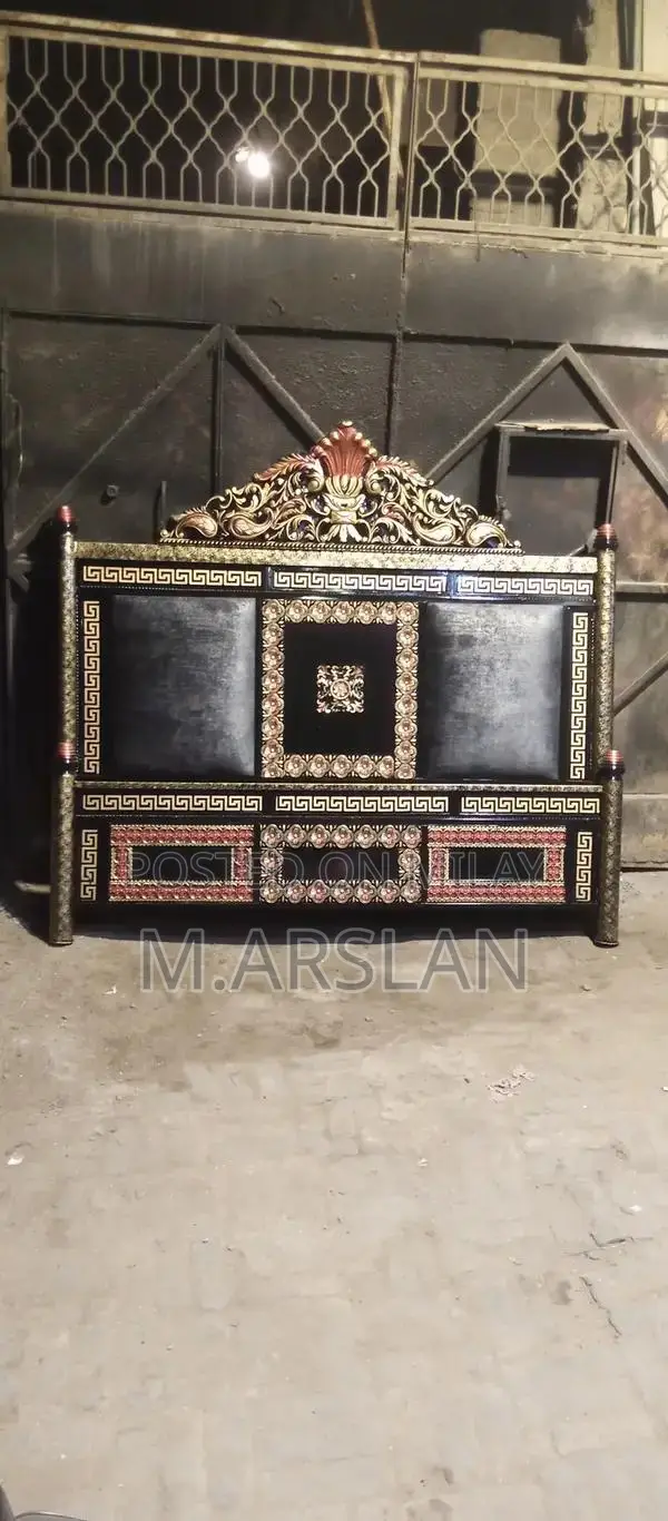 Classic Iron Bed Frame - Durable and Elegant Bedroom Furniture