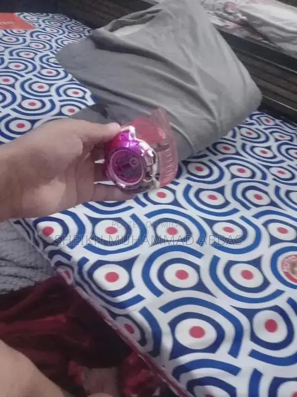 Stylish Digital Wristwatch for Girls - Trendy Fashion Timepiece