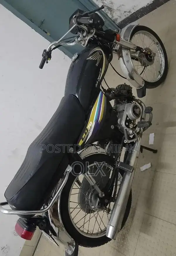 CD70 Motorcycle 2015 Model - Excellent Condition