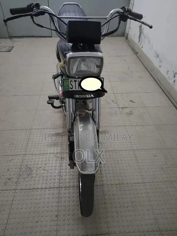 CD70 Motorcycle 2015 Model - Excellent Condition
