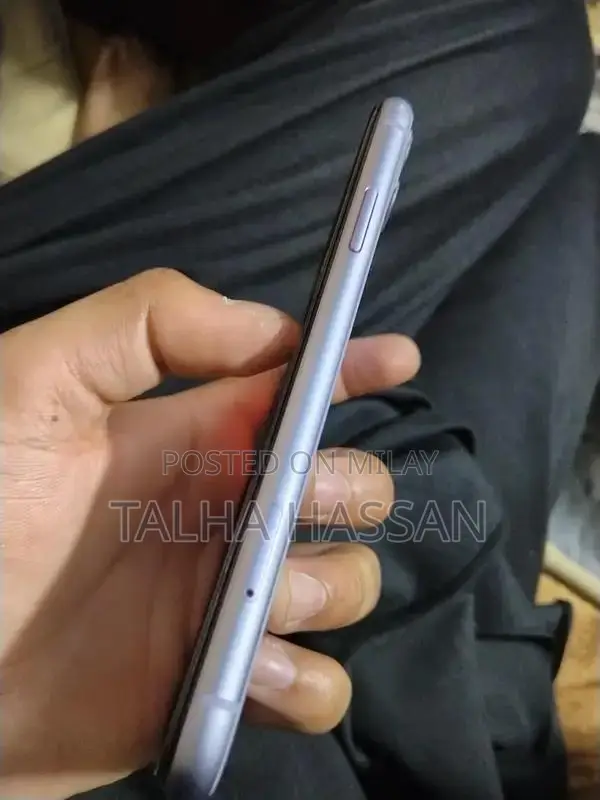 Apple iPhone 11 64GB Smartphone with Face ID