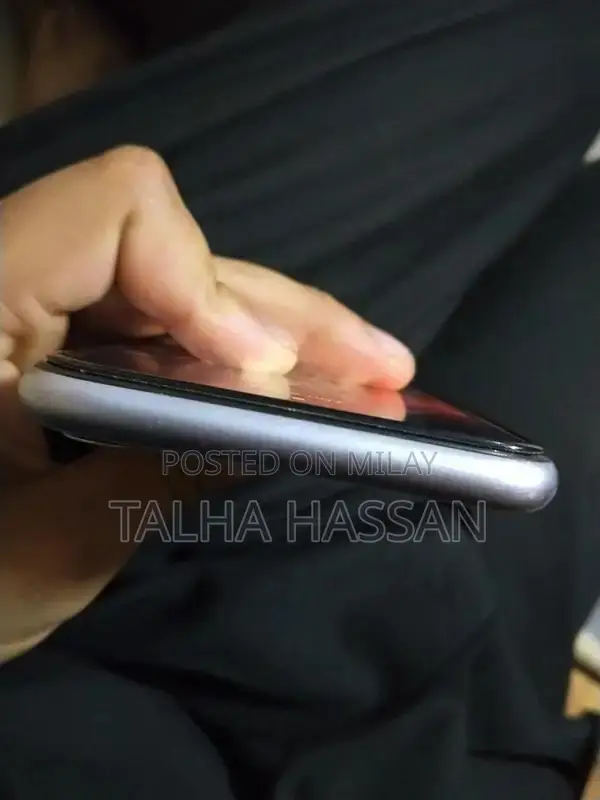 Apple iPhone 11 64GB Smartphone with Face ID