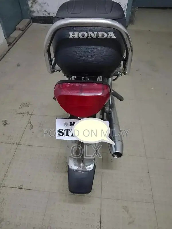 CD70 Motorcycle 2015 Model - Excellent Condition