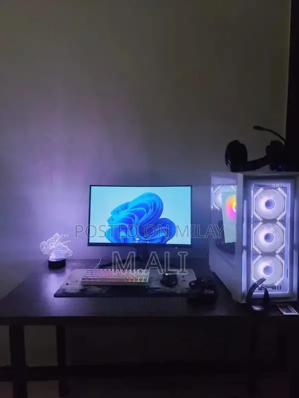 High-Performance Gaming PC with MSI Curved Monitor