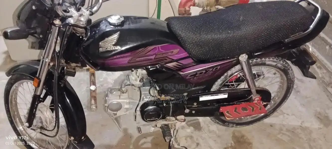 CD Dream 70 Black Motorcycle with Complete Documentation