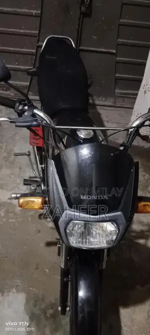 CD Dream 70 Black Motorcycle with Complete Documentation