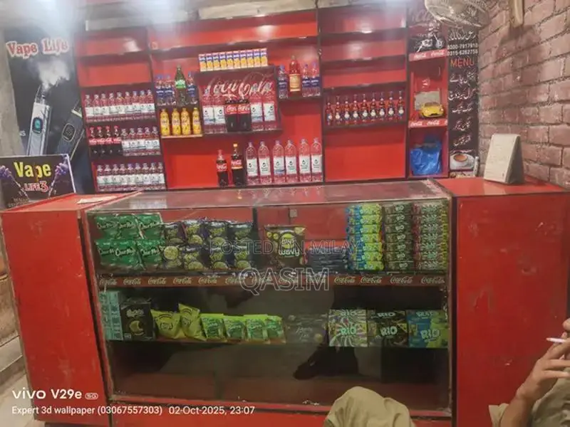 Wooden Shop Display Counter with 8mm Mirror Surface