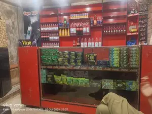 Wooden Shop Display Counter with 8mm Mirror Surface