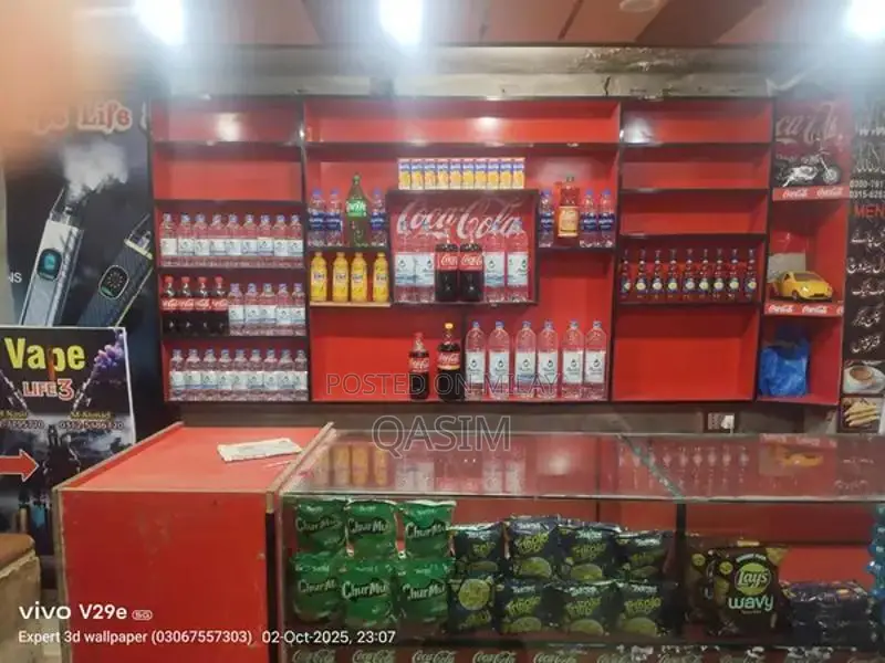 Wooden Shop Display Counter with 8mm Mirror Surface