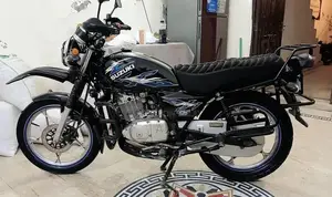Photo - Suzuki GS 150 SE Motorcycle - Low Mileage Touring Bike
