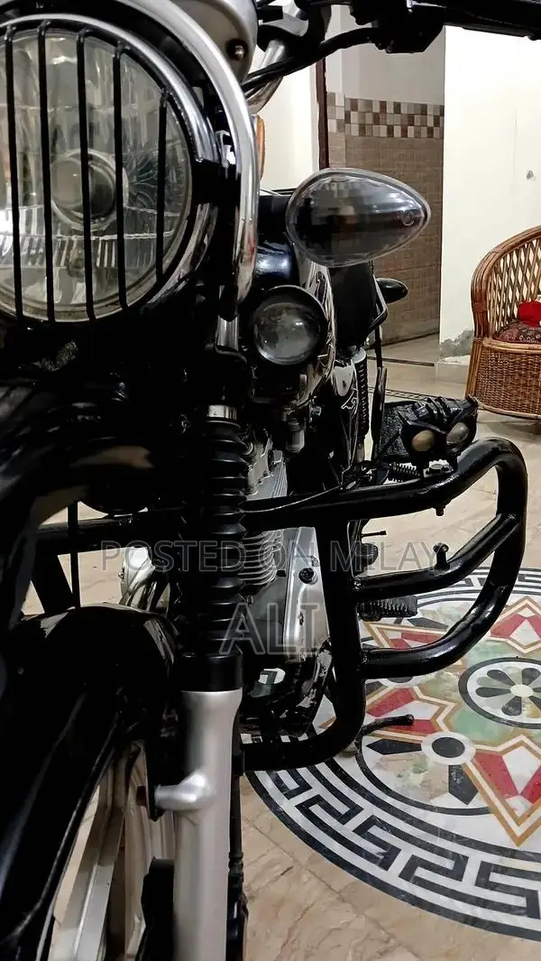 Suzuki GS 150 SE Motorcycle - Low Mileage Touring Bike