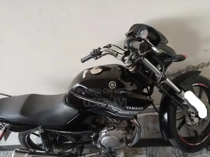 Yamaha YBR 125 Motorcycle - 2017 Model Single Cylinder Bike