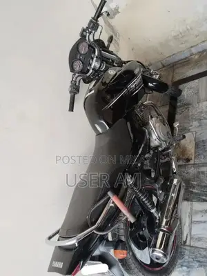 Yamaha YBR 125 Motorcycle - 2017 Model Single Cylinder Bike