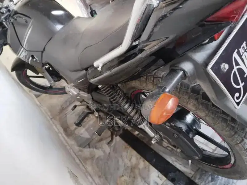 Yamaha YBR 125 Motorcycle - 2017 Model Single Cylinder Bike