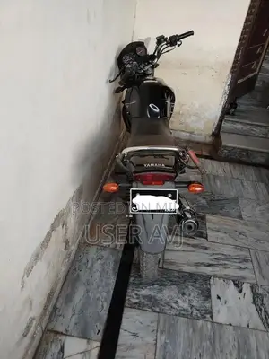 Yamaha YBR 125 Motorcycle - 2017 Model Single Cylinder Bike