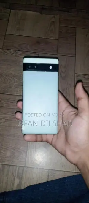 Photo - High-Performance Compact Smartphone with Advanced Camera