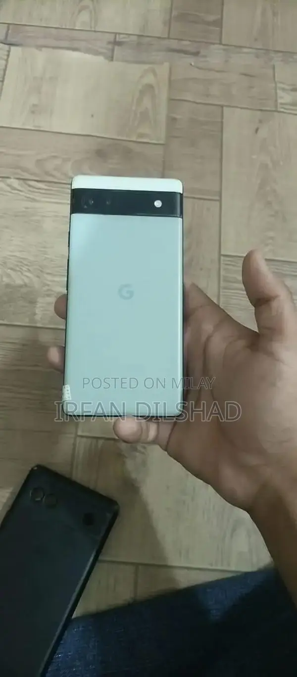 High-Performance Compact Smartphone with Advanced Camera