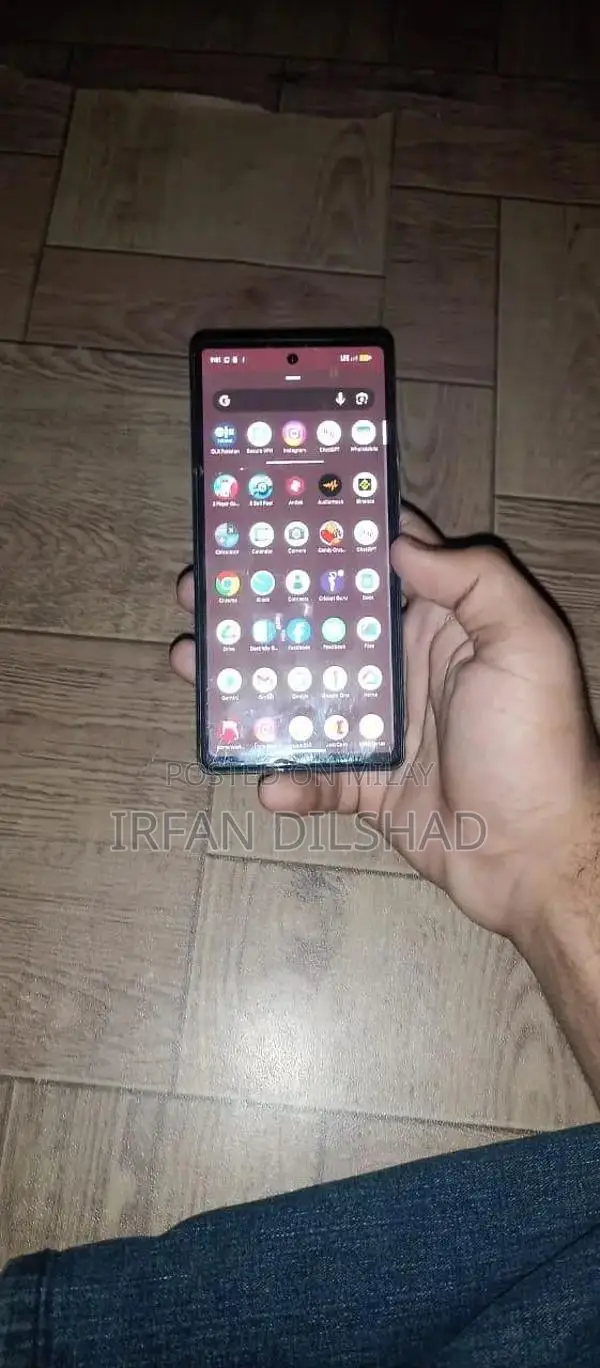 High-Performance Compact Smartphone with Advanced Camera