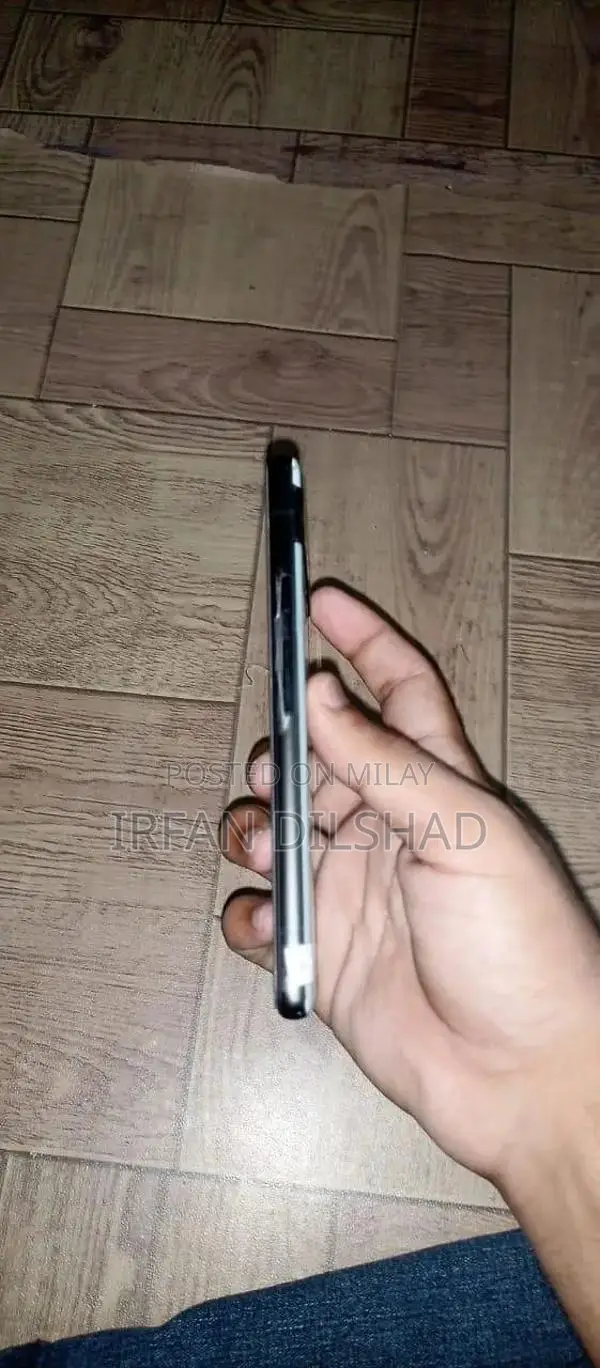 High-Performance Compact Smartphone with Advanced Camera