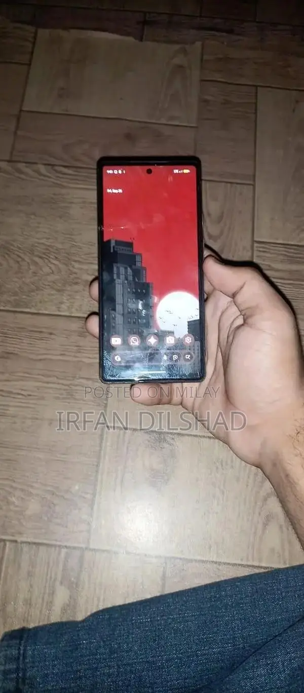 High-Performance Compact Smartphone with Advanced Camera