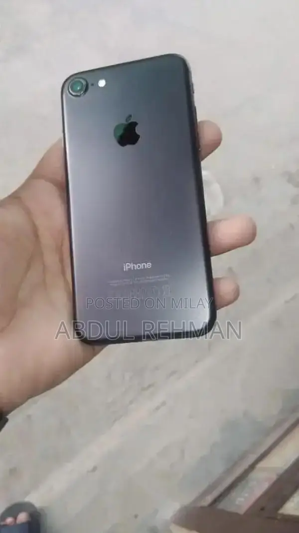 32GB iPhone 7 Mobile Smartphone with Battery Pack