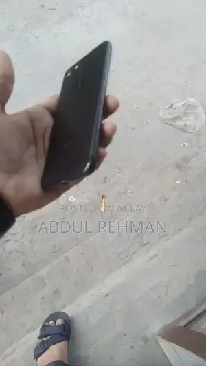 32GB iPhone 7 Mobile Smartphone with Battery Pack