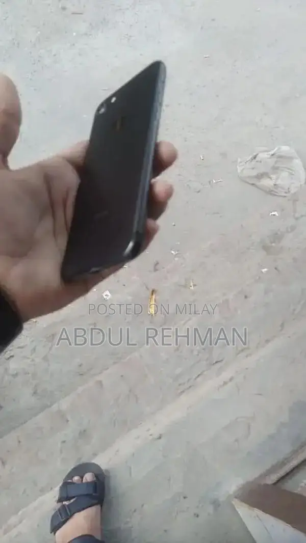 32GB iPhone 7 Mobile Smartphone with Battery Pack