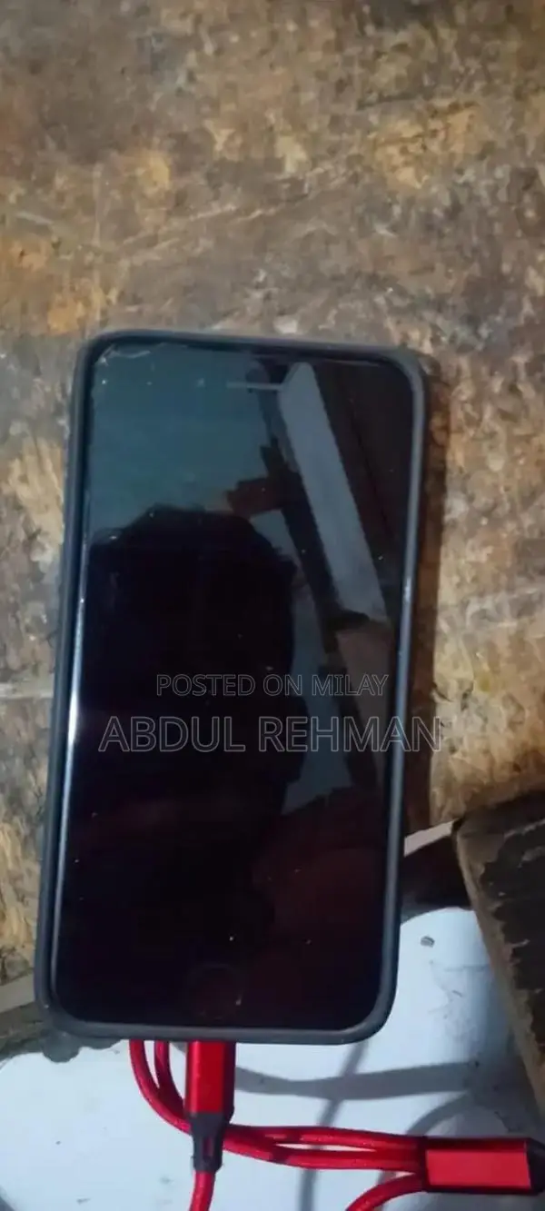 32GB iPhone 7 Mobile Smartphone with Battery Pack