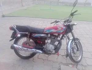 Photo - Honda 125cc Motorcycle - Pre-Owned Bike in Excellent Condition