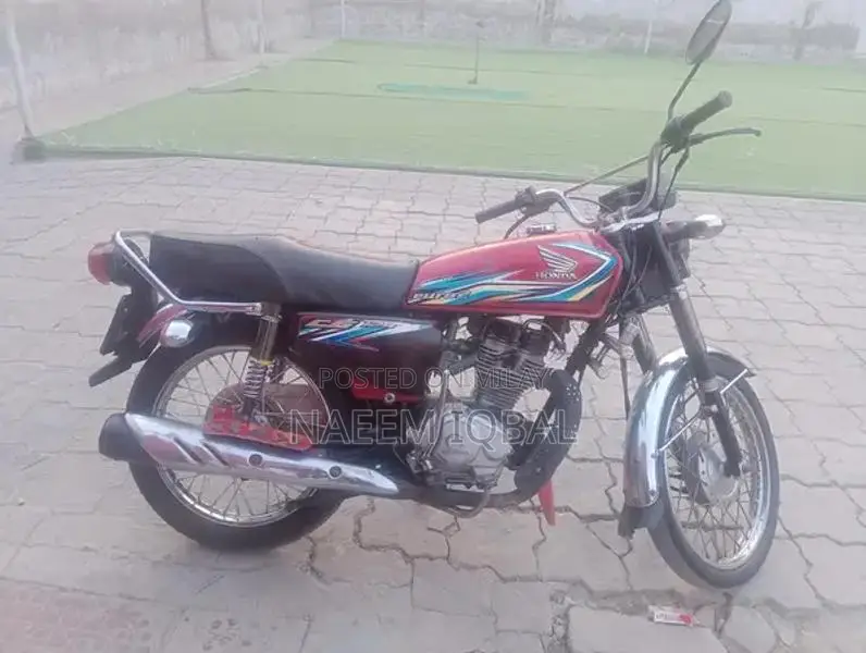 Honda 125cc Motorcycle - Pre-Owned Bike in Excellent Condition