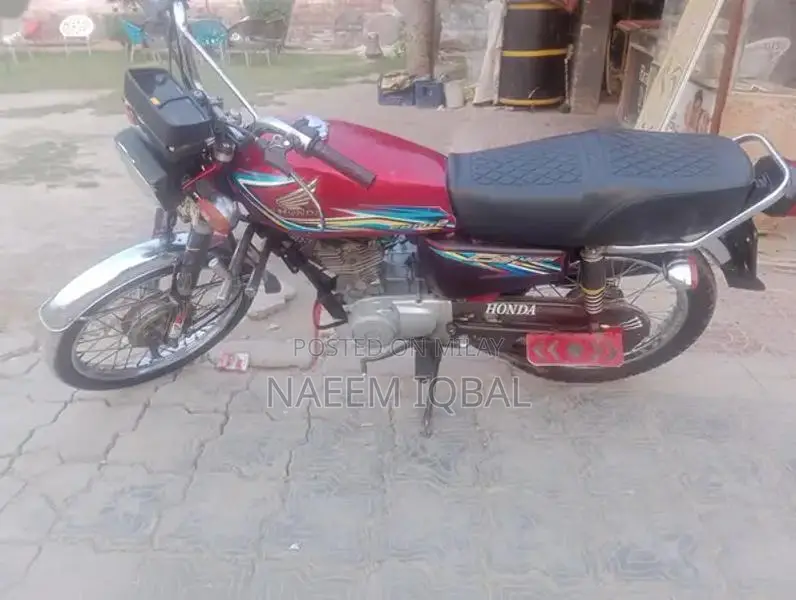 Honda 125cc Motorcycle - Pre-Owned Bike in Excellent Condition