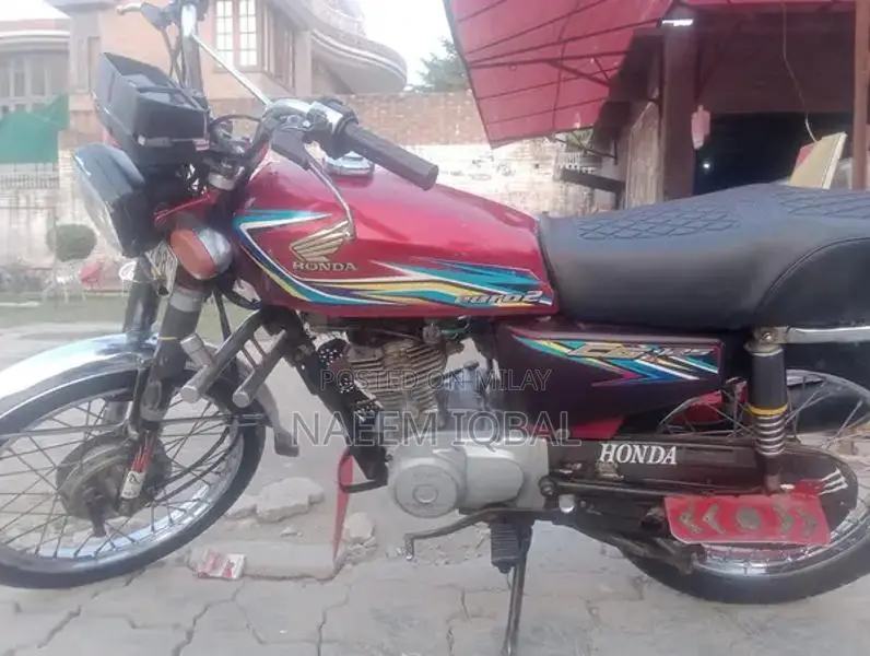 Honda 125cc Motorcycle - Pre-Owned Bike in Excellent Condition