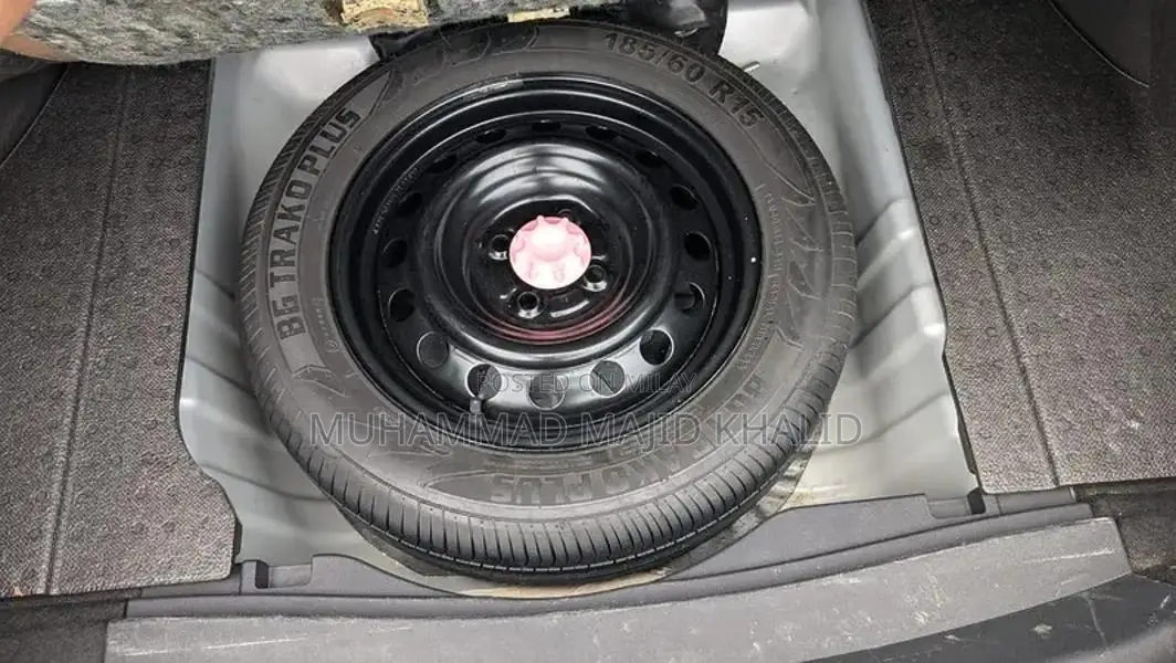 Toyota Yaris 1.3 Ativ CVT Sedan Silver Auto