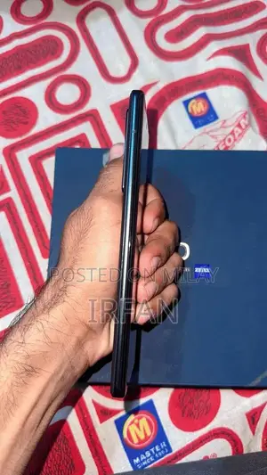 High-Performance Smartphone with Extensive RAM and Storage