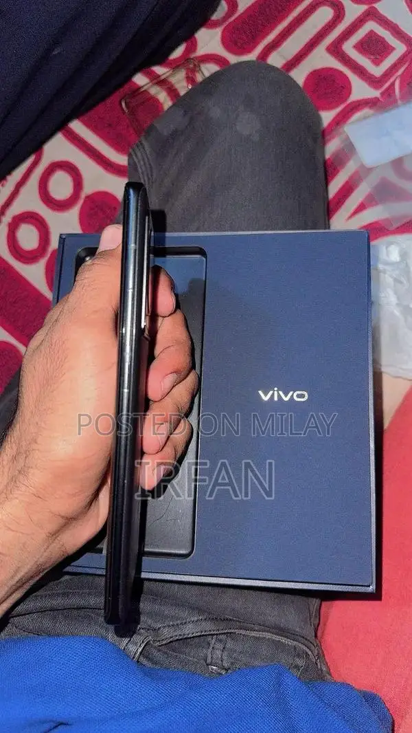 High-Performance Smartphone with Extensive RAM and Storage