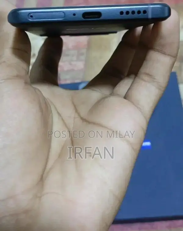 High-Performance Smartphone with Extensive RAM and Storage