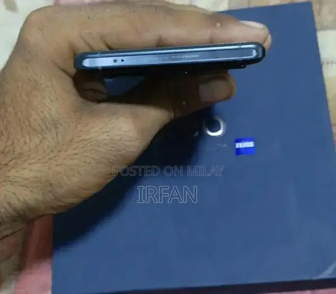 High-Performance Smartphone with Extensive RAM and Storage