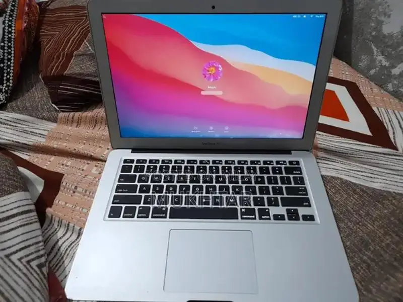 Apple MacBook Air A1466 Laptop Core i5 4GB RAM 128GB SSD