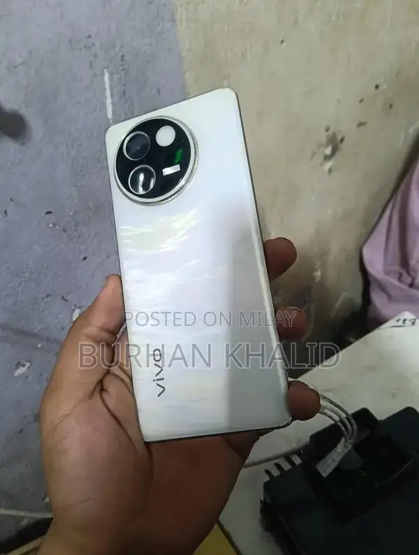 Vivo V30e Smartphone - Original Condition Mobile Device