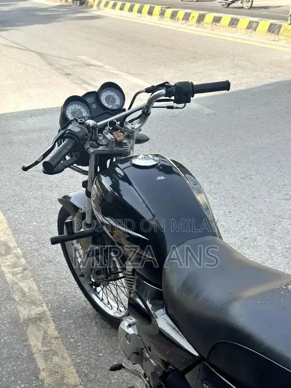 Yamaha YB125Z Black Edition Motorcycle