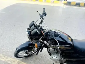 Yamaha YB125Z Black Edition Motorcycle