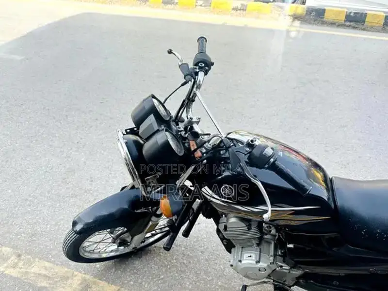 Yamaha YB125Z Black Edition Motorcycle