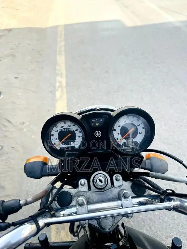 Yamaha YB125Z Black Edition Motorcycle