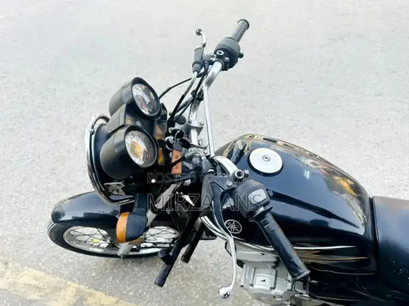 Yamaha YB125Z Black Edition Motorcycle