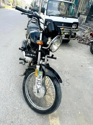 Yamaha YB125Z Black Edition Motorcycle