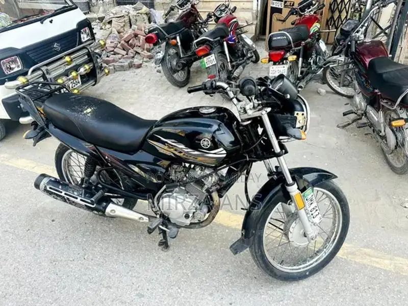 Yamaha YB125Z Black Edition Motorcycle