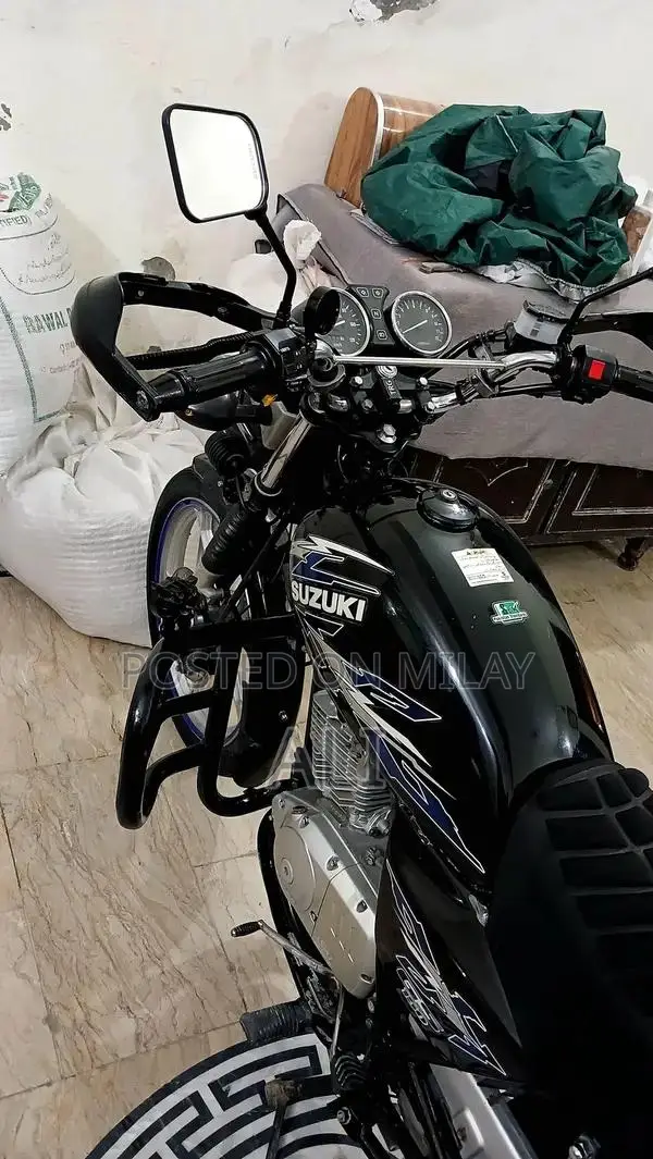 Suzuki GS 150 SE Motorcycle - Low Mileage Touring Bike